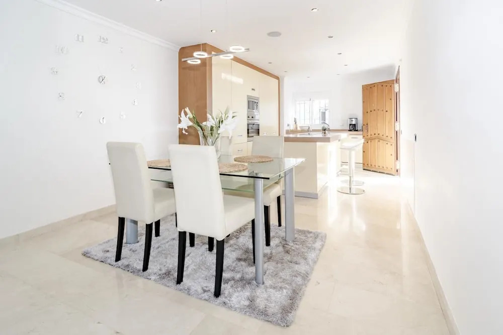 AGC28- 2 bedroom apt walking distance to beach