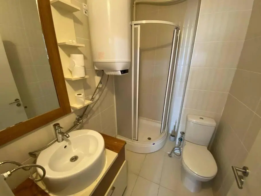 Lovely 3 Bedrooms Luxury APT with pool and Gym