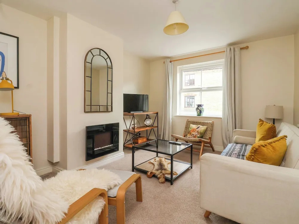 4 Castle Mews