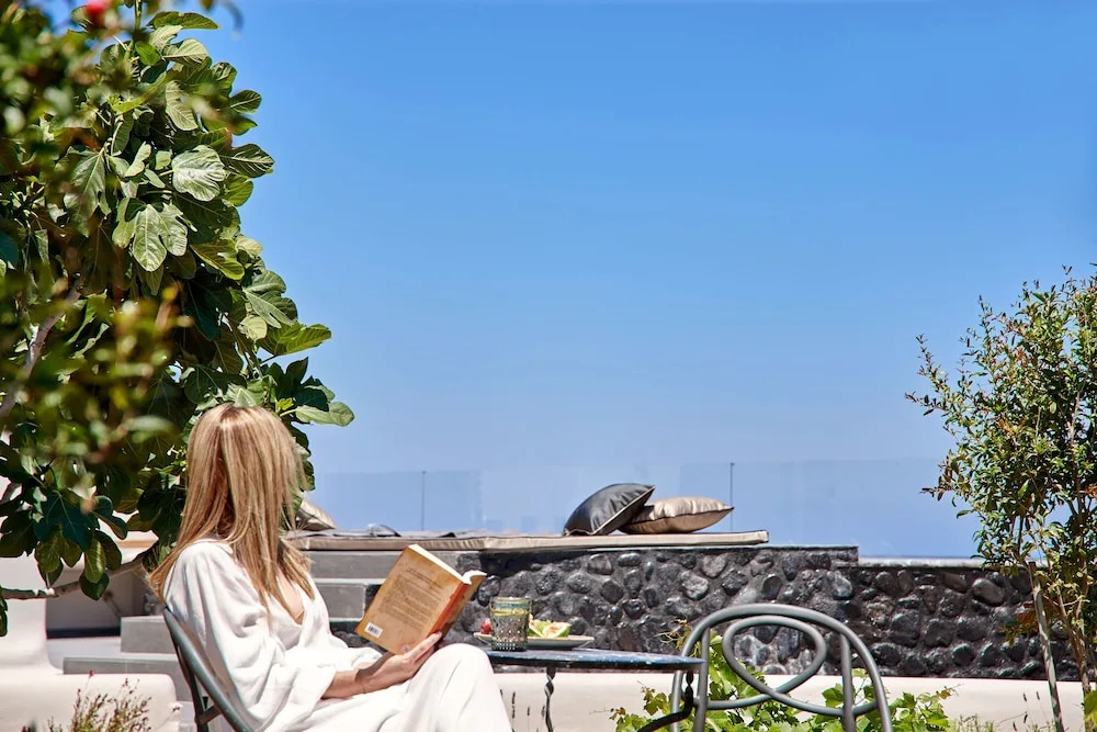 Incognito Beach Villa Santorini