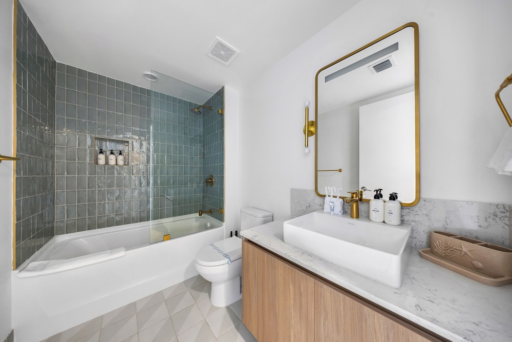 Upscale 3-BD Condo in DTW Miami