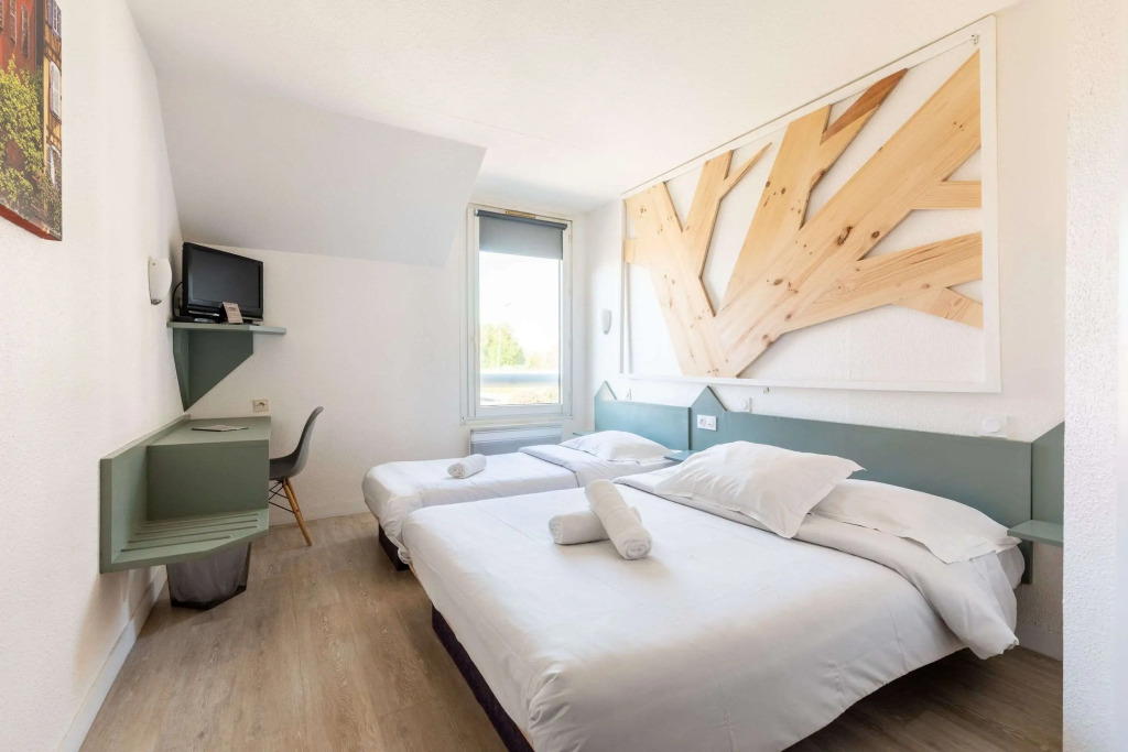 East Hotel 67