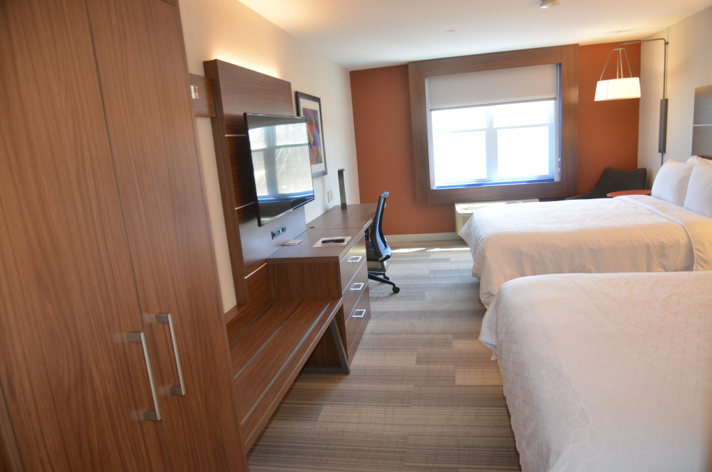 Holiday Inn Express & Suites Rochester by IHG