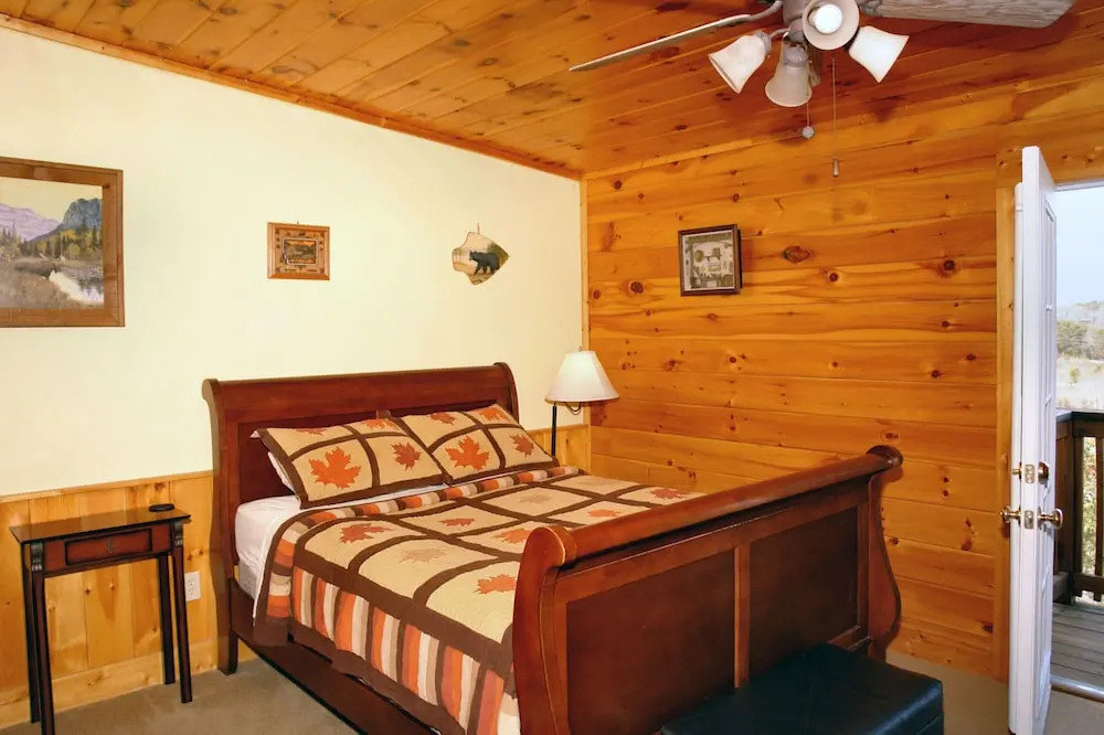 Almost Bearadise #289 by Aunt Bug's Cabin Rentals