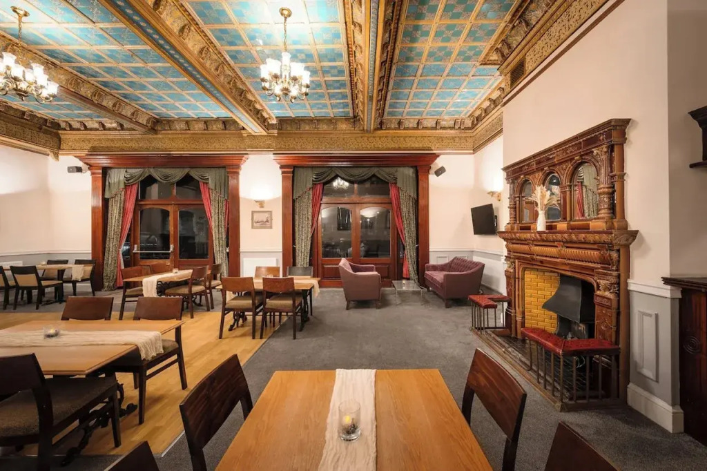 The County Hotel