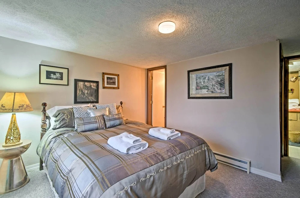 All-season Base w/ Views in Beech Mountain!