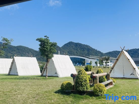 Tonglu Knight Hotel (Tonglu Kaiyuan Senbo Resort Paradise OMG Heartbeat Park)