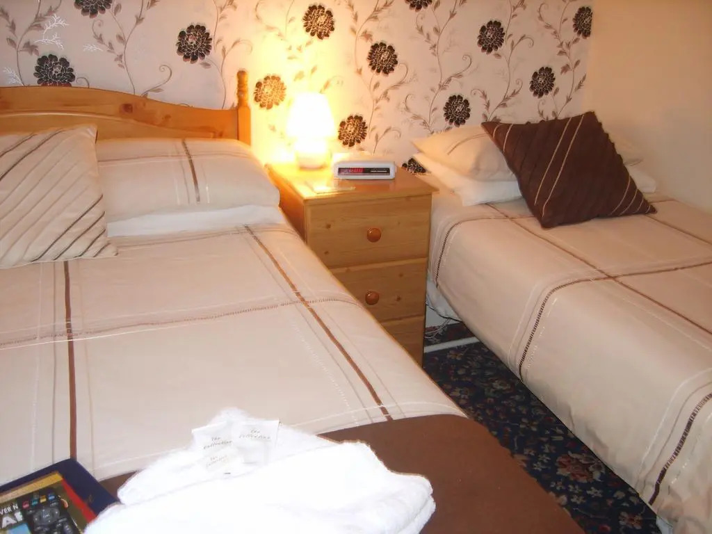 Rolling Waves Hotel - Guest house