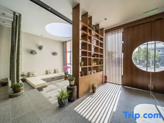 Zeyishan Homestay (Jiuhuashan Scenic Area Transfer Center)