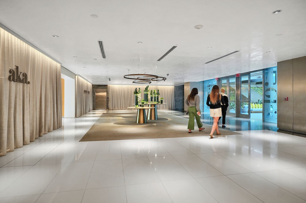 RS Suites - The AKA Residence