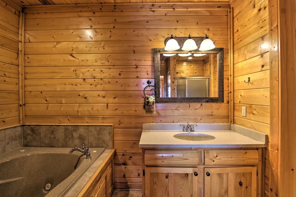 Pigeon Forge Mountain Cabin: Hot Tub & Resort Pool