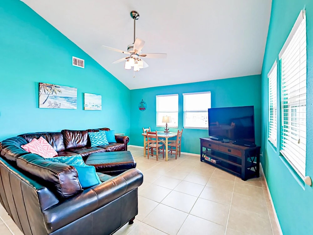 Royal Palm Home 3 Bedrooms 2 Bathrooms Home