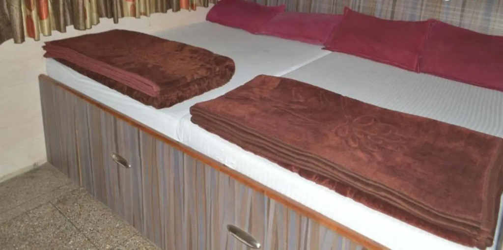 Ajanta Hotel 100 Mtrs Railway Station & 400 Mtrs Dargah