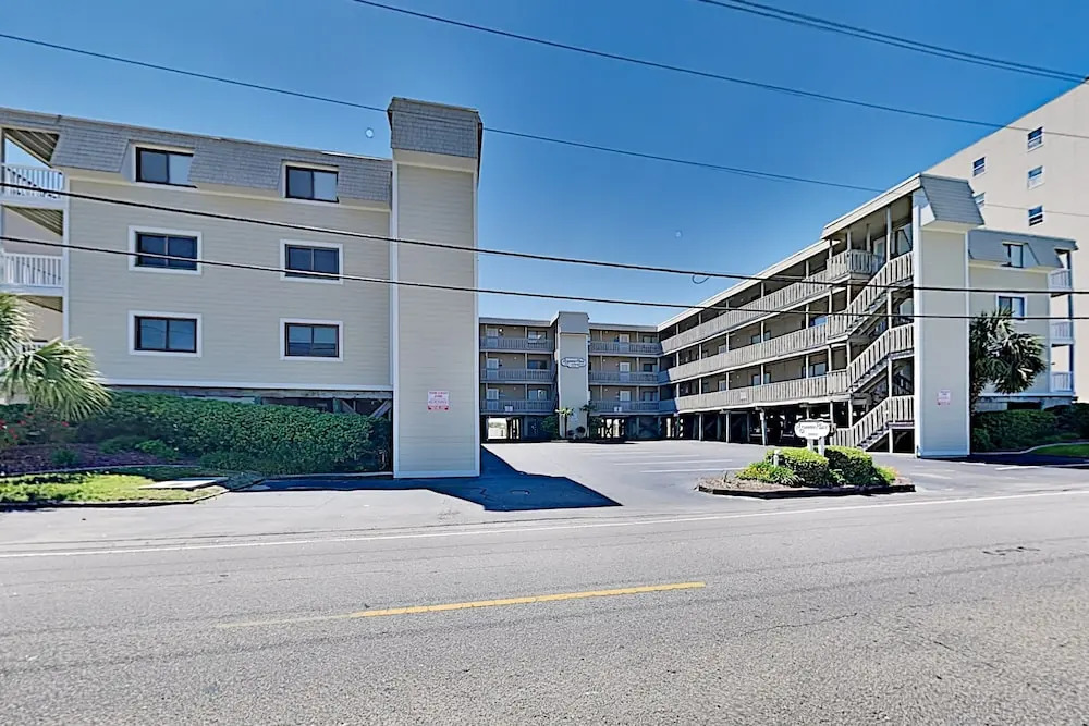 Top-floor Beachfront W/ Pool & Balcony 2 Bedroom Condo
