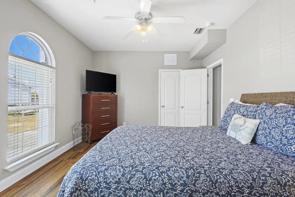 214 Shoreland