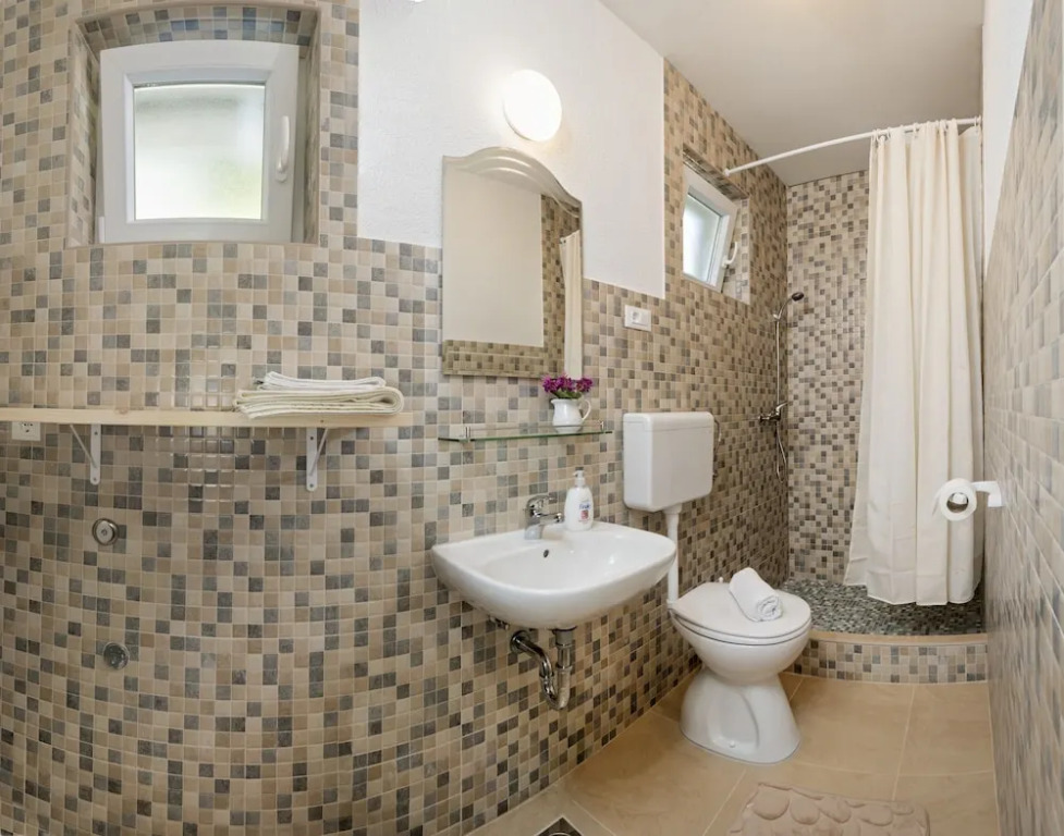 Spacious Apartment Krvavica