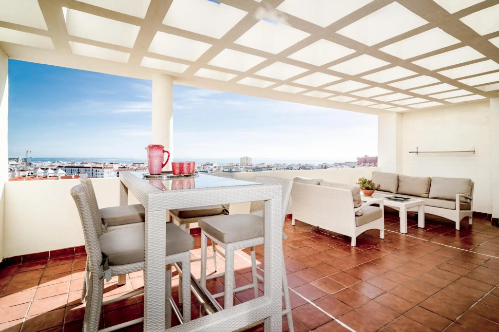 PDM - Elegant Apartment with Breathtaking Sea view