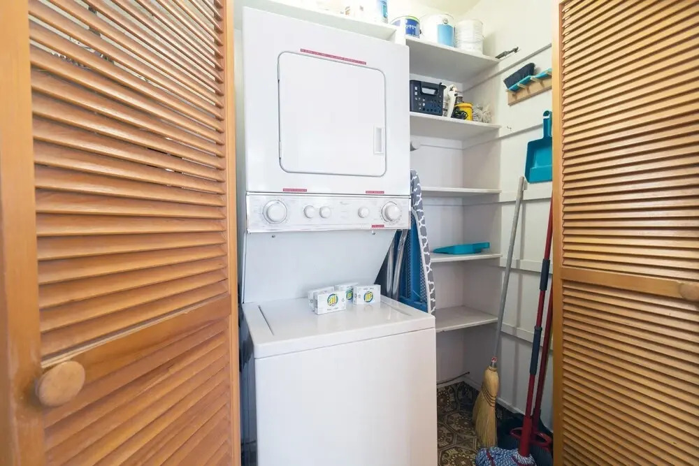Lulu City - 2 Bedroom + Den Condo #4B - LLH 57387