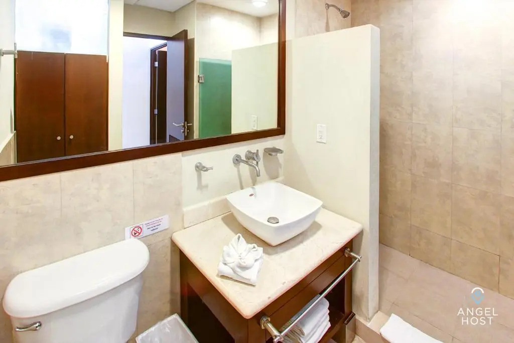 Fabulous Playa Getaway at 38th and Beach plus 2 Pools Onsite!