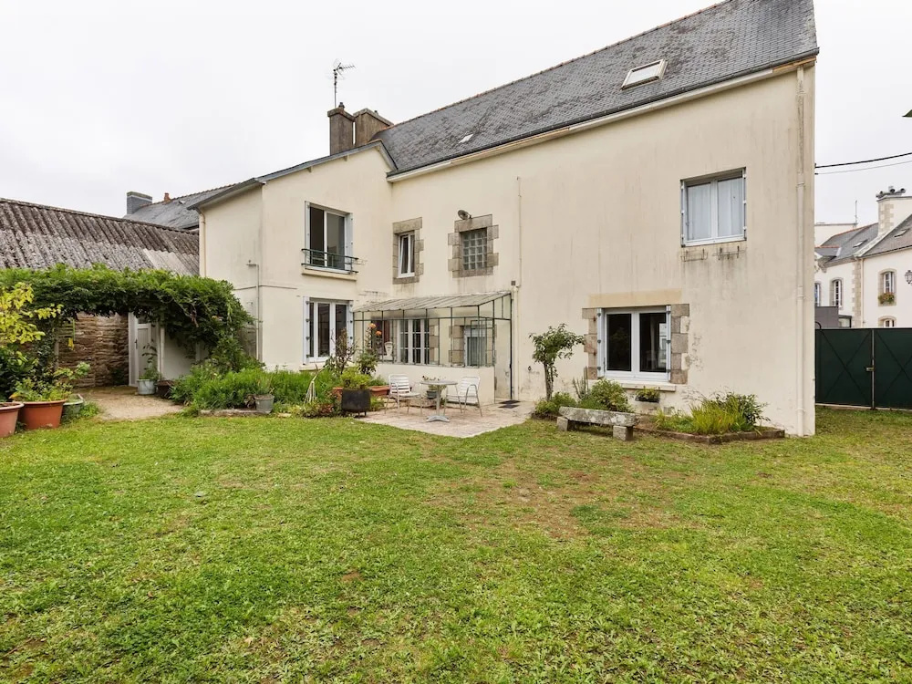 Lovely Holiday Home in Bannalec for Family With Garden