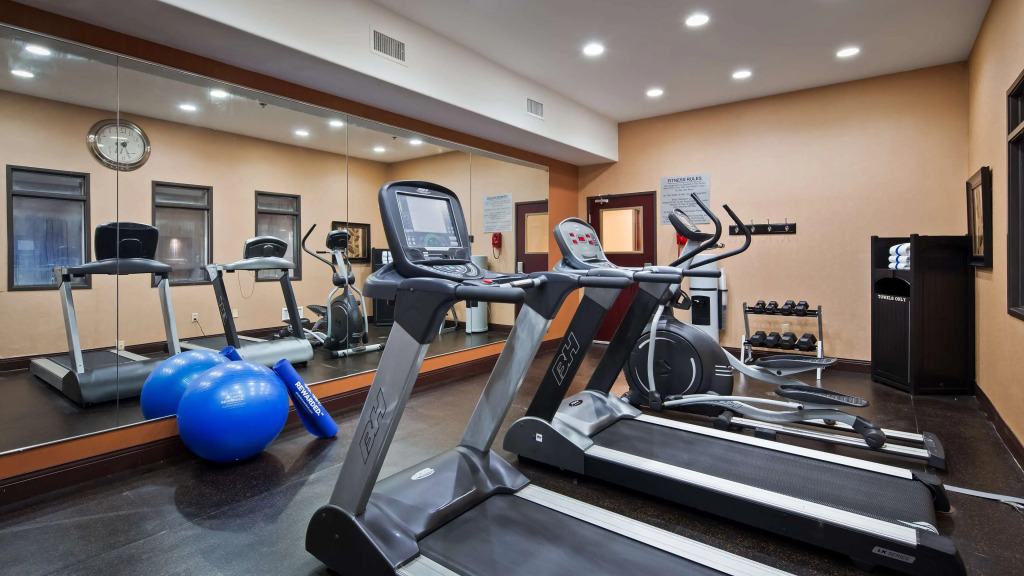 Best Western Plus KC Speedway Inn & Suites