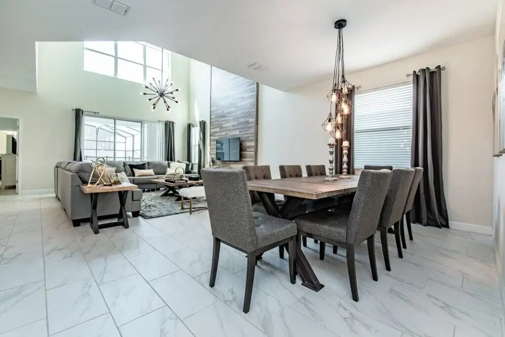 5 Bedroom 5 Bathroom in Storey Lake 4740shd