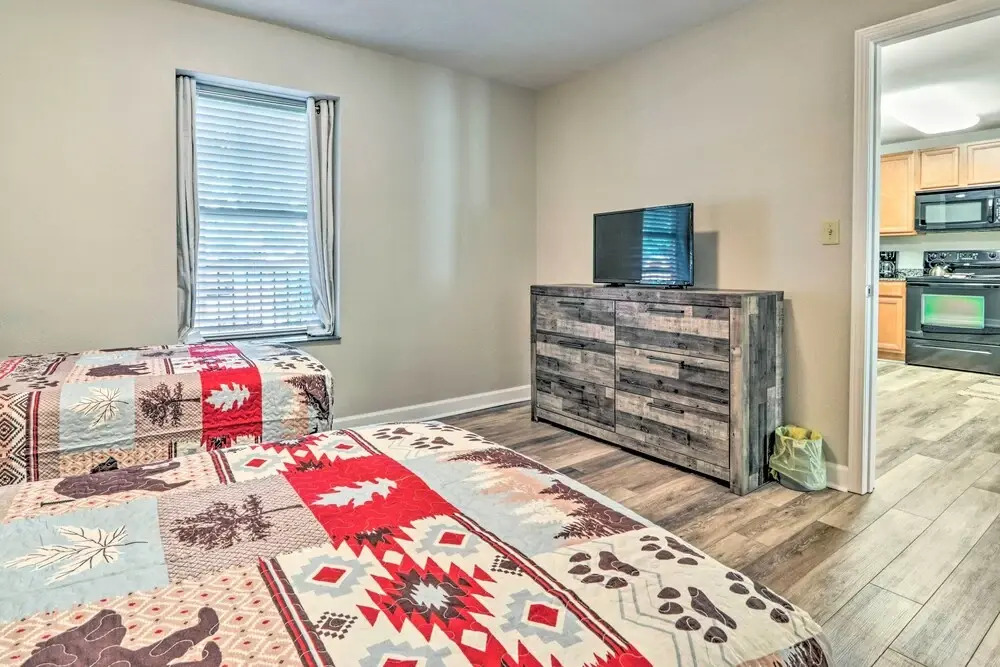 Community Pool Access! Dtwn Pigeon Forge Condo