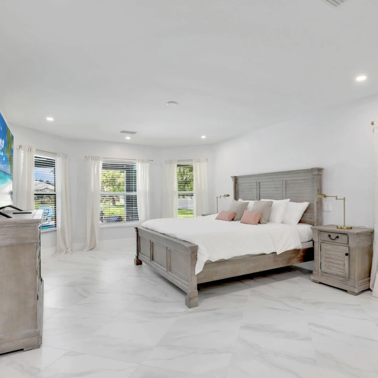 Luxury 6 000 Sqft Oasis Pool Sleeps 16
