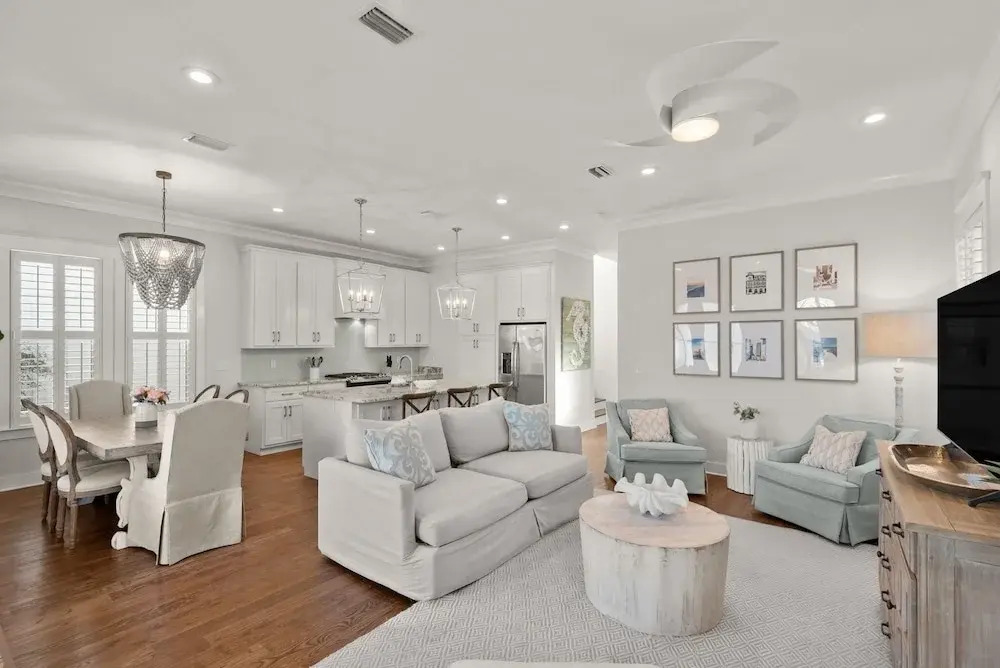 Carefree Cottage - 46 E Seacrest Blvd