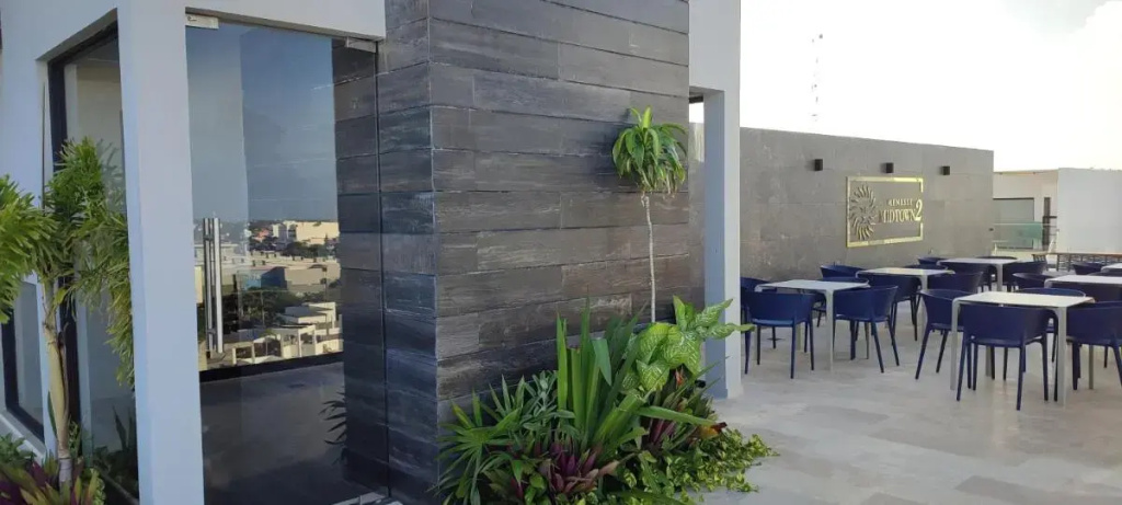Menesse mitdtown2 , AVE 25TH
