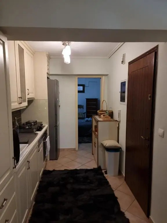 Ari's apartment