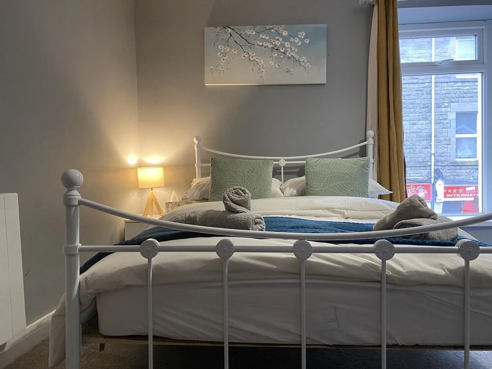 Bridgend Central 2-bed Apartment