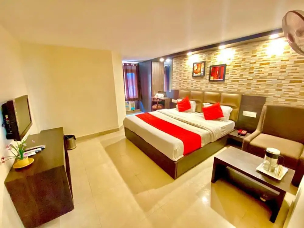 OYO Rooms Ludhiana Railway Station Clock Tower