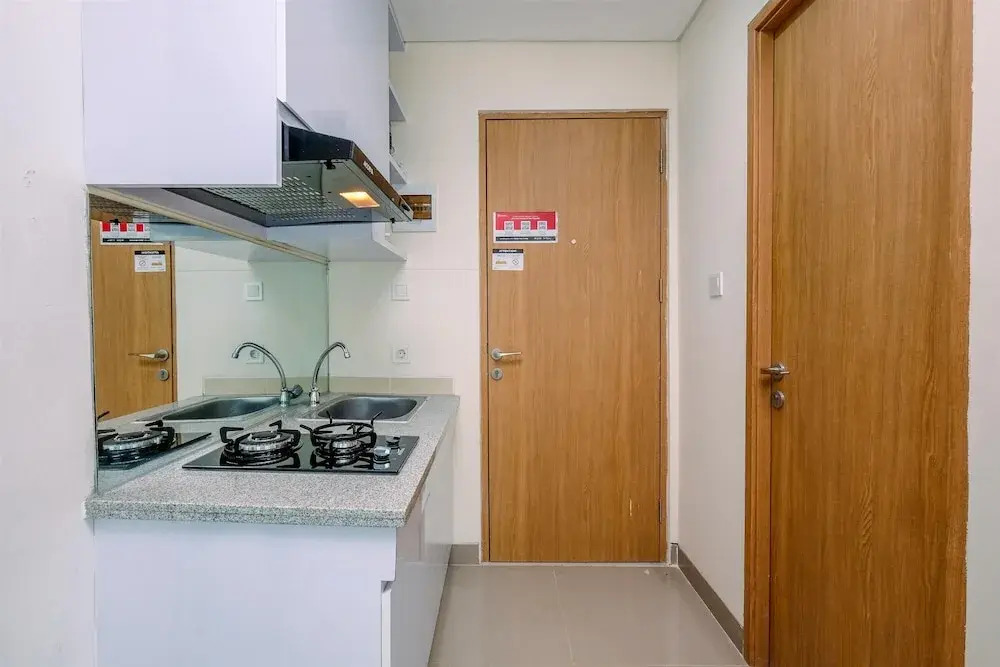Elegant Studio Apartment At B Residence Near Aeon Mall