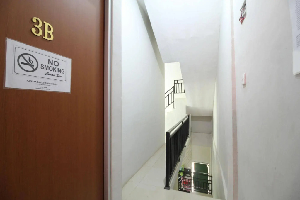 ZEN Rooms Nagoya Seraya Mas Center