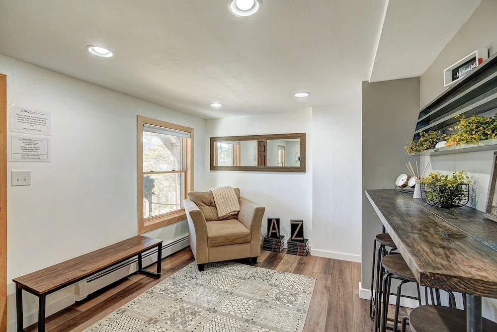 Bearing Tree 5 Br home by RedAwning