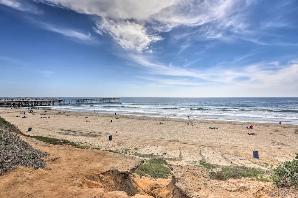 Pacific Beach Apartment: Walk to Beach & Pier!