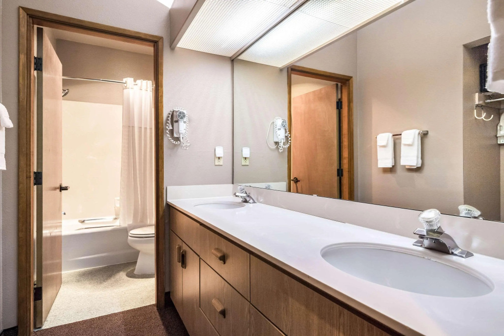 Quality Inn & Suites Bainbridge Island