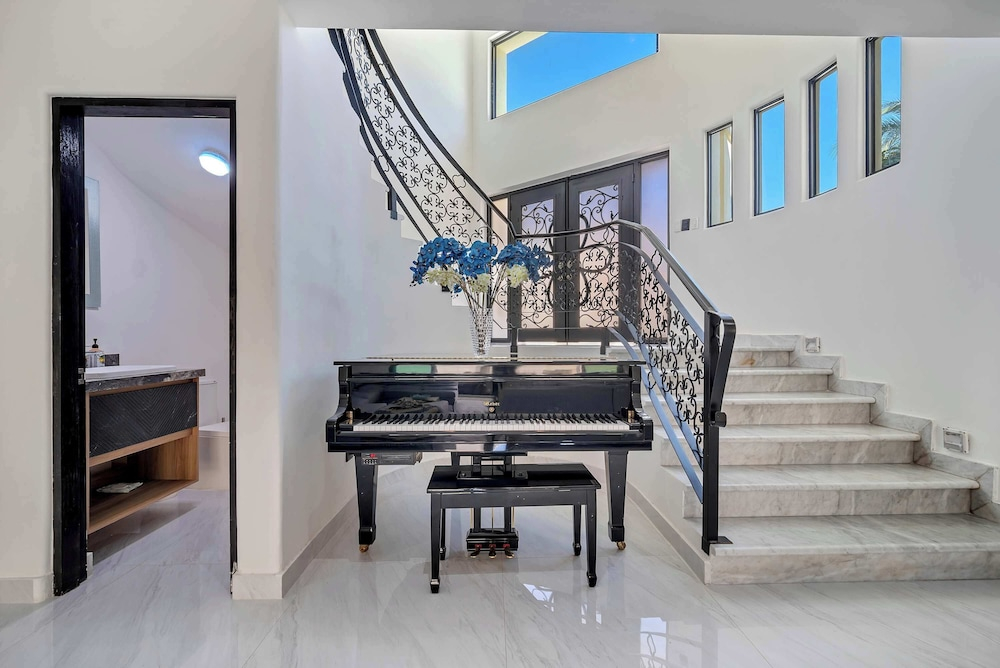 Marbella Lane - PrimeVilla n Modern Home