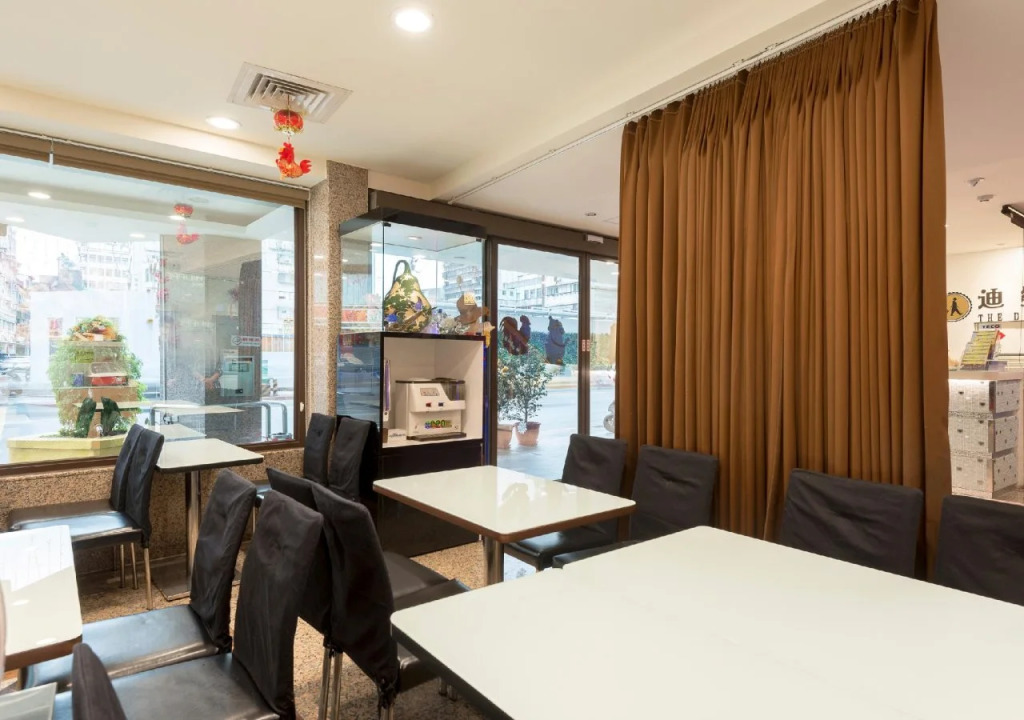 Dealer Hotel