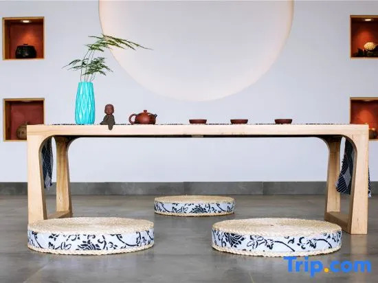 Yewang Su Lake View Light Luxury Hostel