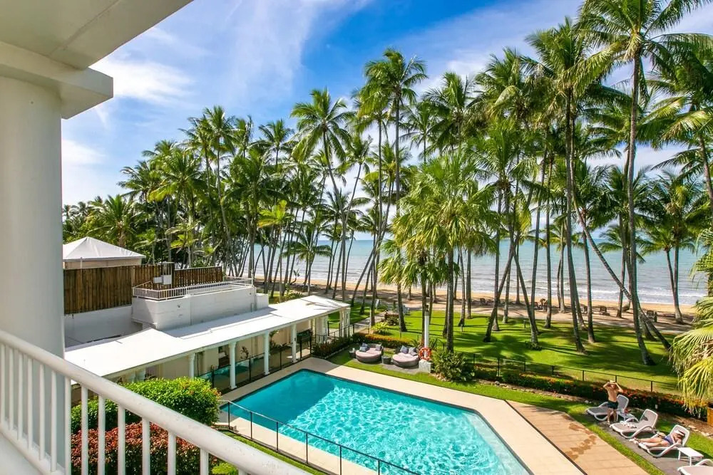 Belle Escapes - Sapphire Suite Absolute Beachfront Alamanda Resort 17