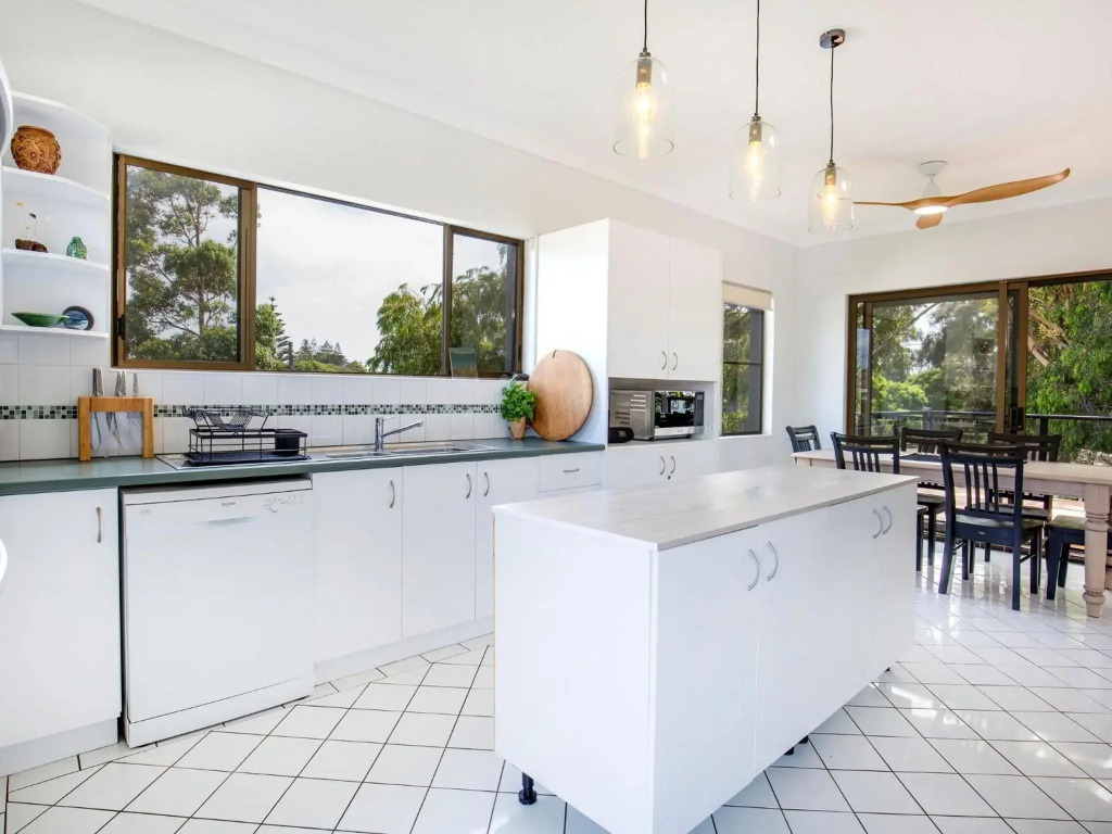 Saltbush Cottage Pet Friendly 1 Min Walk to Beach