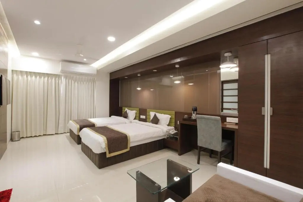 HOTEL THE LOTUS PARK