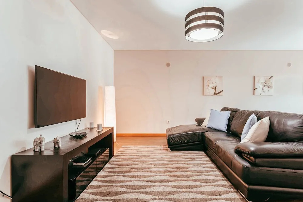 Modern Elegant 2 Bedroom in Amadora by GT House