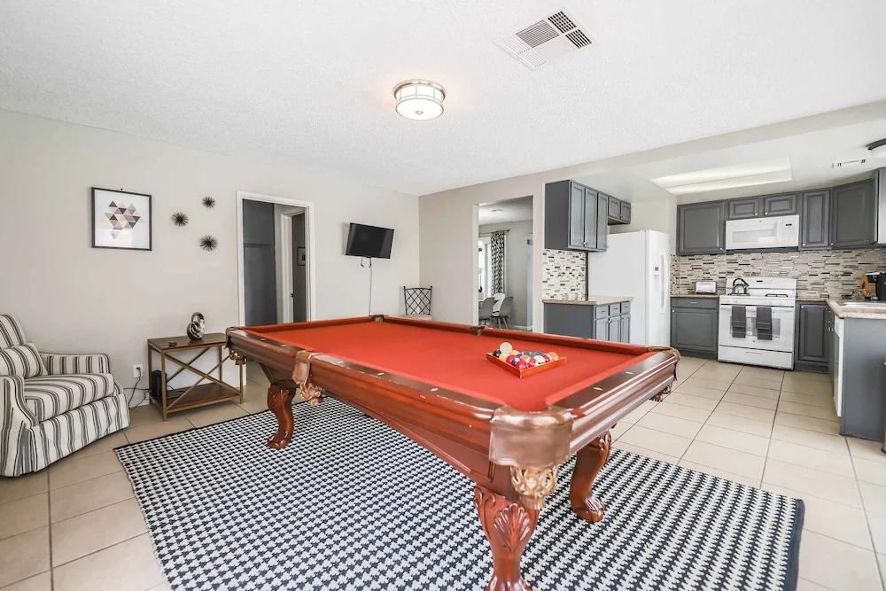 Vegas Delight | Lovely 4Bd w/ Sparkling Pool!