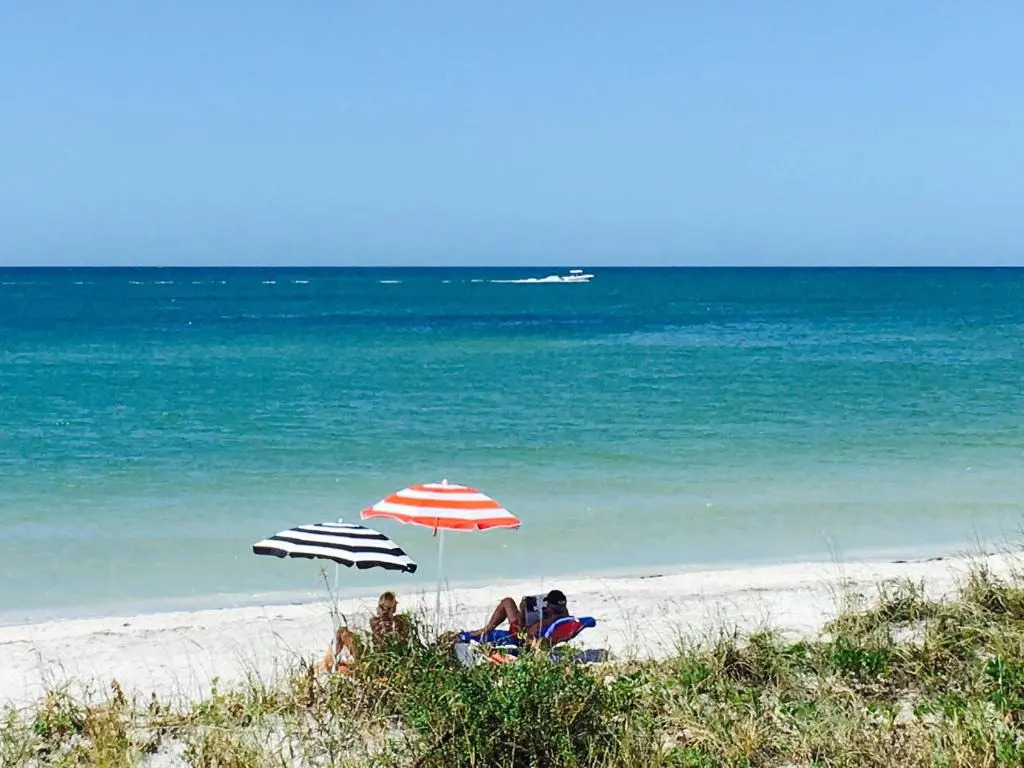 Joyce's Beachfront Suite 3