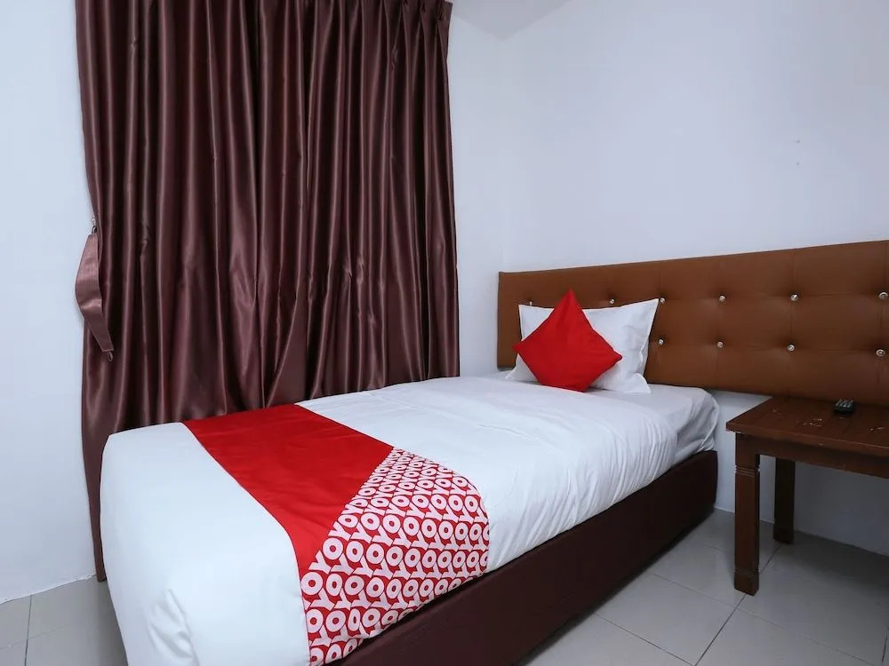 OYO 89672 EG Hotel JJ