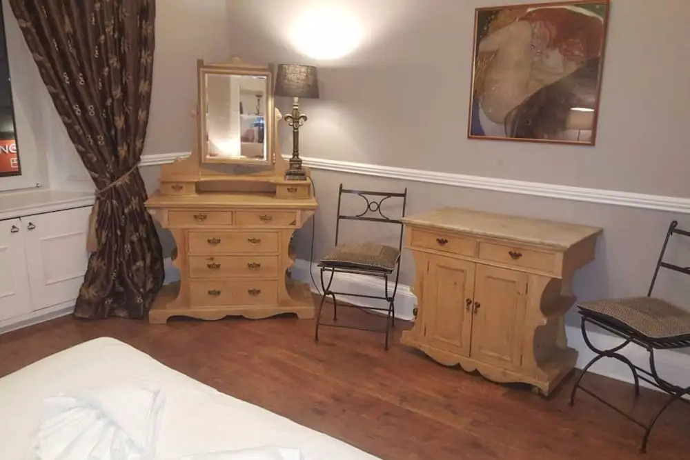 2 Bedroom Apartment 3 Minutes From Haymarket