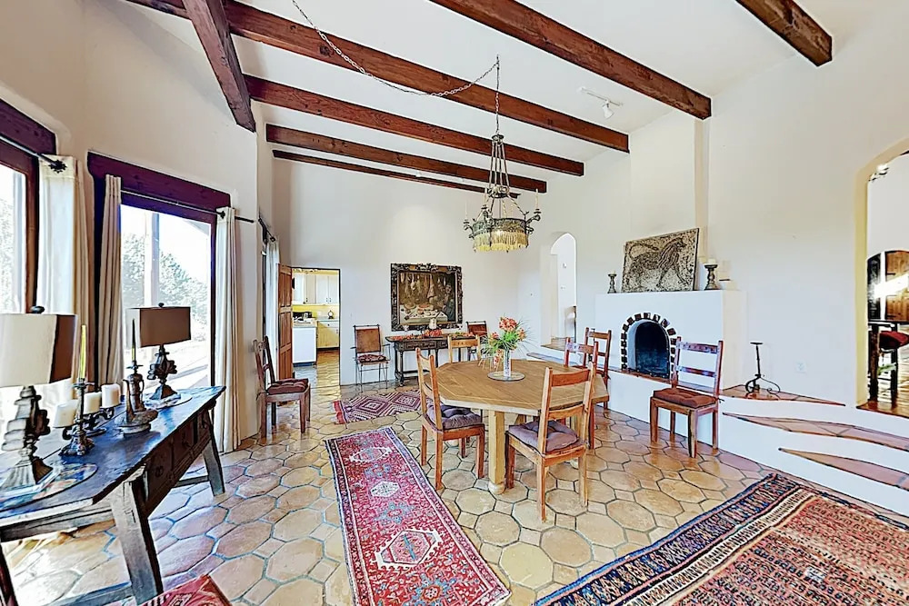 Extraordinary Private W/ Pool & Hot Tubs 6 Bedroom Home
